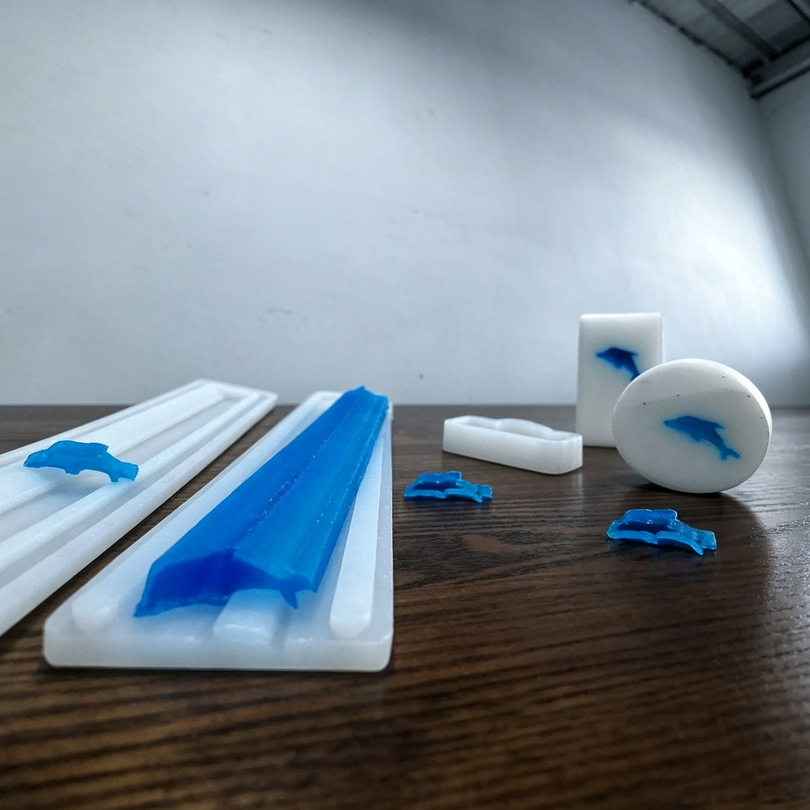 1Set Dolphin Shaped Long Tube  - đánh giá và giá Soap Making Cold Process